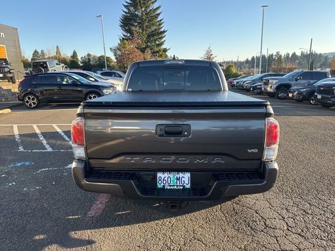 Used 2020 Toyota Tacoma TRD Sport image 6