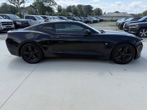 Used 2017 Chevrolet Camaro LT RWD image 5