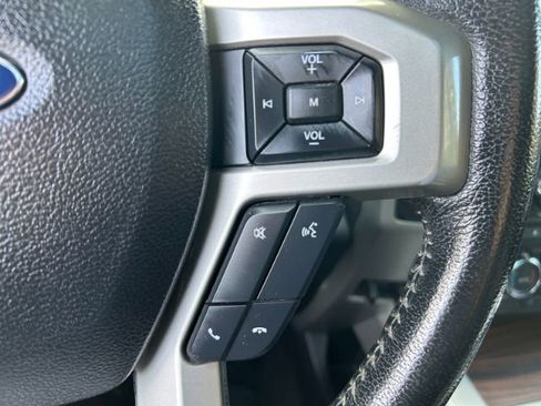 Used 2015 Ford F150 Lariat image 21