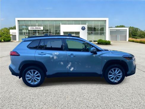 Used 2023 Toyota Corolla Cross LE w/ Moonroof Package AWD/4WD image 6