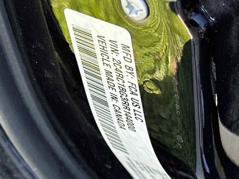 Used 2024 Chrysler Pacifica Touring-L image 25