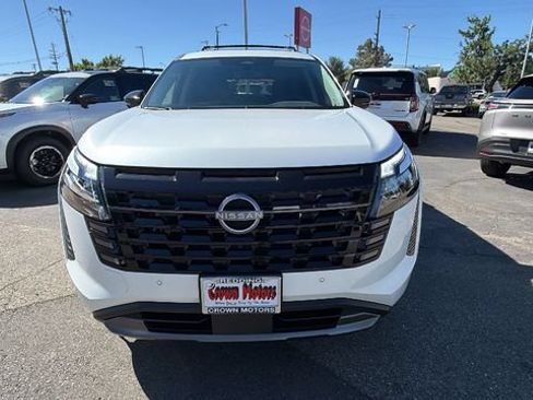 New 2026 Nissan Pathfinder SL w/ SL Premium Package AWD/4WD image 8