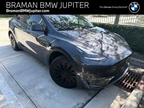Used 2025 Tesla Model Y Long Range RWD image 1