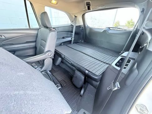Used 2016 Honda Pilot Elite image 17