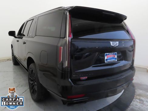 Used 2024 Cadillac Escalade ESV Sport Platinum w/ LPO, ONYX Package image 6