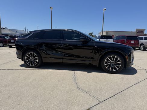 Used 2024 Cadillac Lyriq Sport AWD/4WD image 2