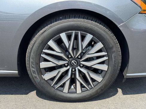 Used 2024 Nissan Altima 2.5 SV FWD image 26
