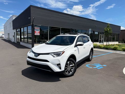 Used 2016 Toyota RAV4 XLE AWD/4WD image 1