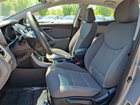 Used 2016 Hyundai Elantra SE w/ Option Group 02 FWD image 15