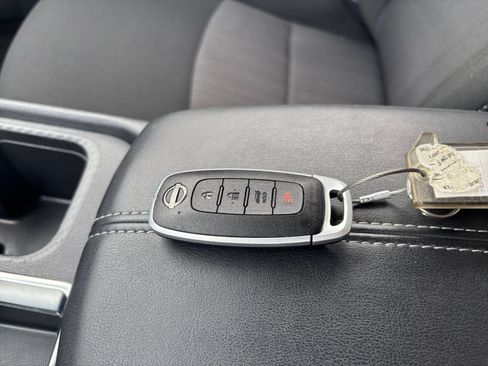 Used 2025 Nissan Sentra SV FWD image 19