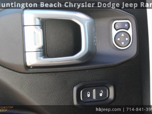 Used 2023 Jeep Gladiator Rubicon image 12