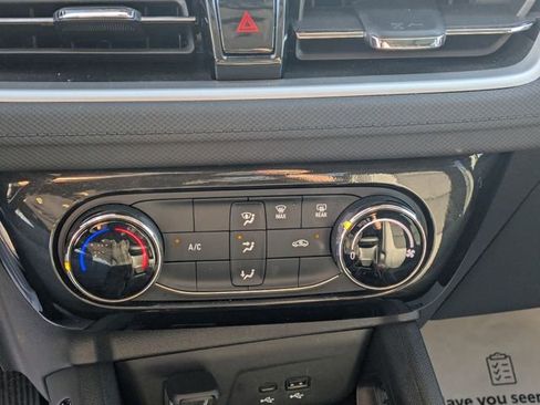 Used 2025 Chevrolet TrailBlazer LT FWD image 19