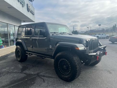 Used 2020 Jeep Wrangler Unlimited Sahara image 4