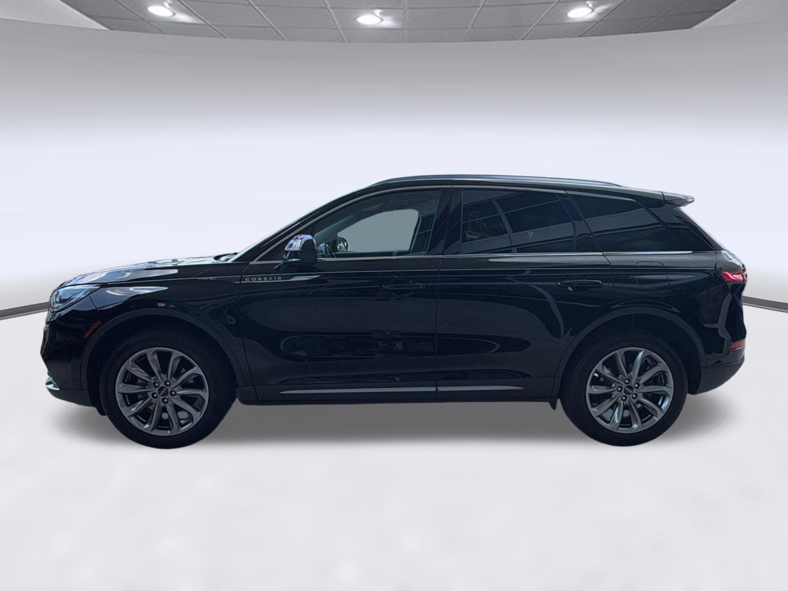 Used 2022 Lincoln Corsair AWD w/ Premium Package image 2