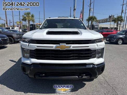 Used 2024 Chevrolet Silverado 2500 Custom w/ Custom Value Package image 2