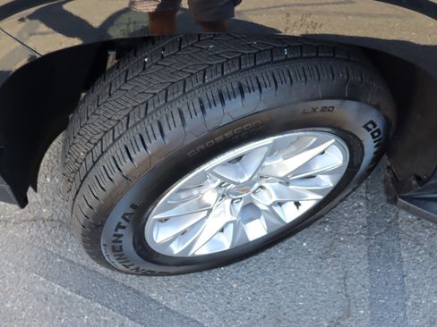 Used 2025 Chevrolet Tahoe Premier AWD/4WD image 44