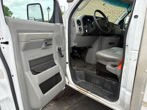 Used 2015 Ford E-350 and Econoline 350 Super Duty RWD image 14