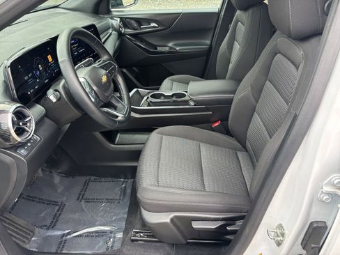 Used 2025 Chevrolet Equinox LT image 23
