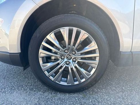 Certified 2023 Toyota Venza Limited AWD/4WD image 6