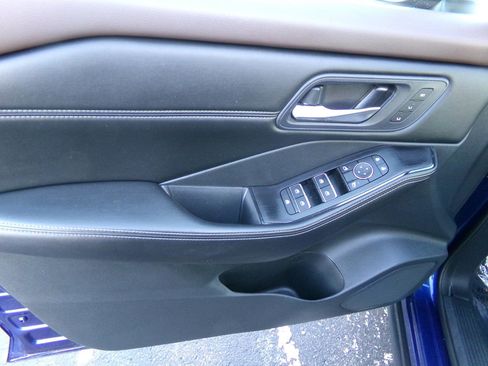 Used 2023 Nissan Rogue SL AWD/4WD image 9