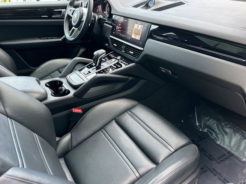 Used 2023 Porsche Cayenne Base image 16