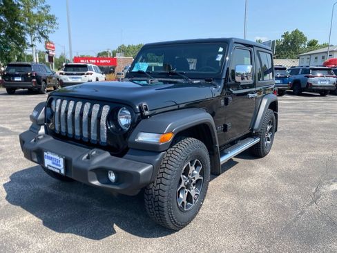 Used 2023 Jeep Wrangler Sport AWD/4WD image 3