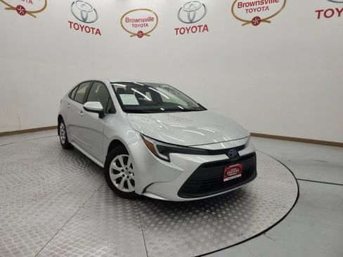Used 2025 Toyota Corolla LE FWD image 1