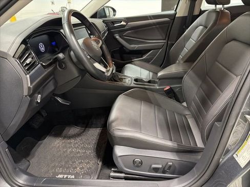 Used 2023 Volkswagen Jetta SE w/ Panoramic Sunroof Package image 14