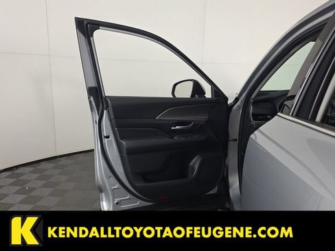 Certified 2025 Toyota Grand Highlander AWD image 20