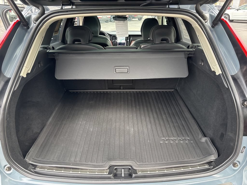Certified 2023 Volvo XC60 B5 Plus w/ Climate Package AWD/4WD image 45