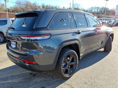 New 2025 Jeep Grand Cherokee Limited image 4