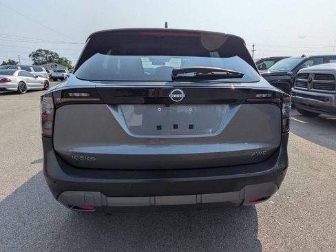 Used 2025 Nissan Kicks SV AWD/4WD image 5