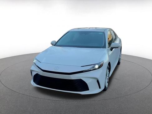 Used 2025 Toyota Camry LE image 7