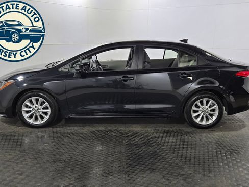 Used 2021 Toyota Corolla LE w/ LE Convenience Package FWD image 4
