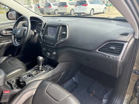 Used 2019 Jeep Cherokee Latitude Plus image 34