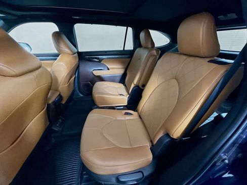 Used 2022 Toyota Highlander Platinum image 25