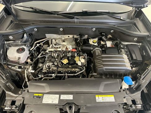 Used 2025 Volkswagen Atlas SE AWD/4WD image 35