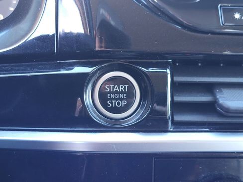 Used 2023 Nissan Pathfinder SL AWD/4WD image 12