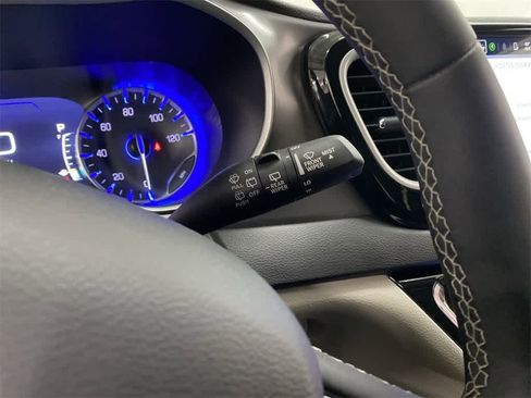 Used 2024 Chrysler Pacifica Touring-L image 22