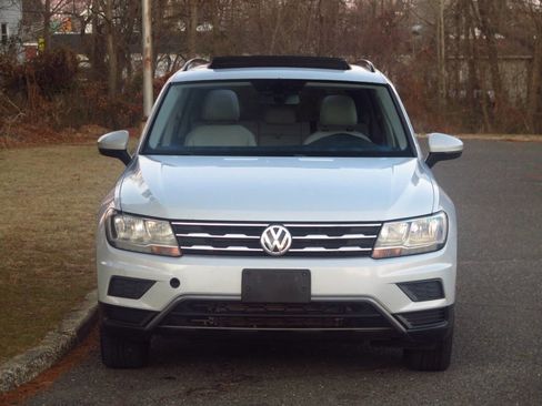 Used 2018 Volkswagen Tiguan SE w/ Panoramic Sunroof Package image 29