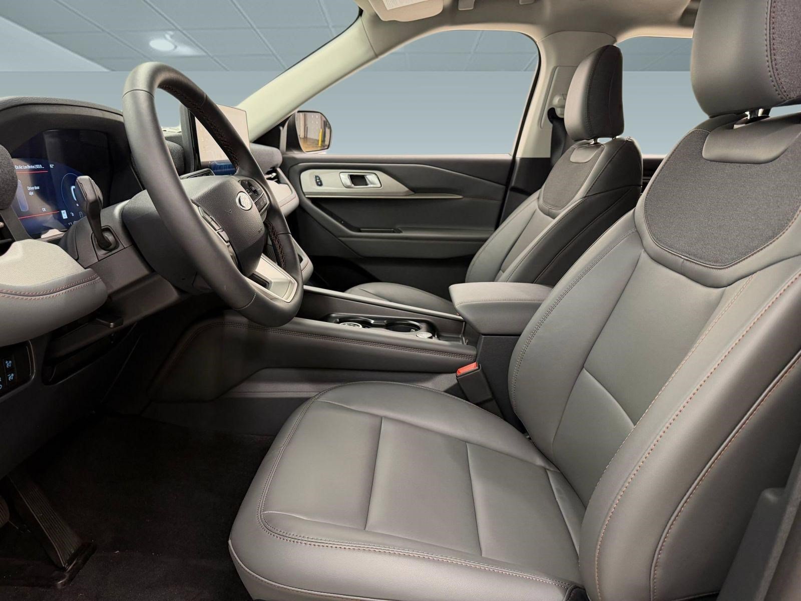 New 2026 Ford Explorer Active w/ Active Comfort Package AWD/4WD image 4