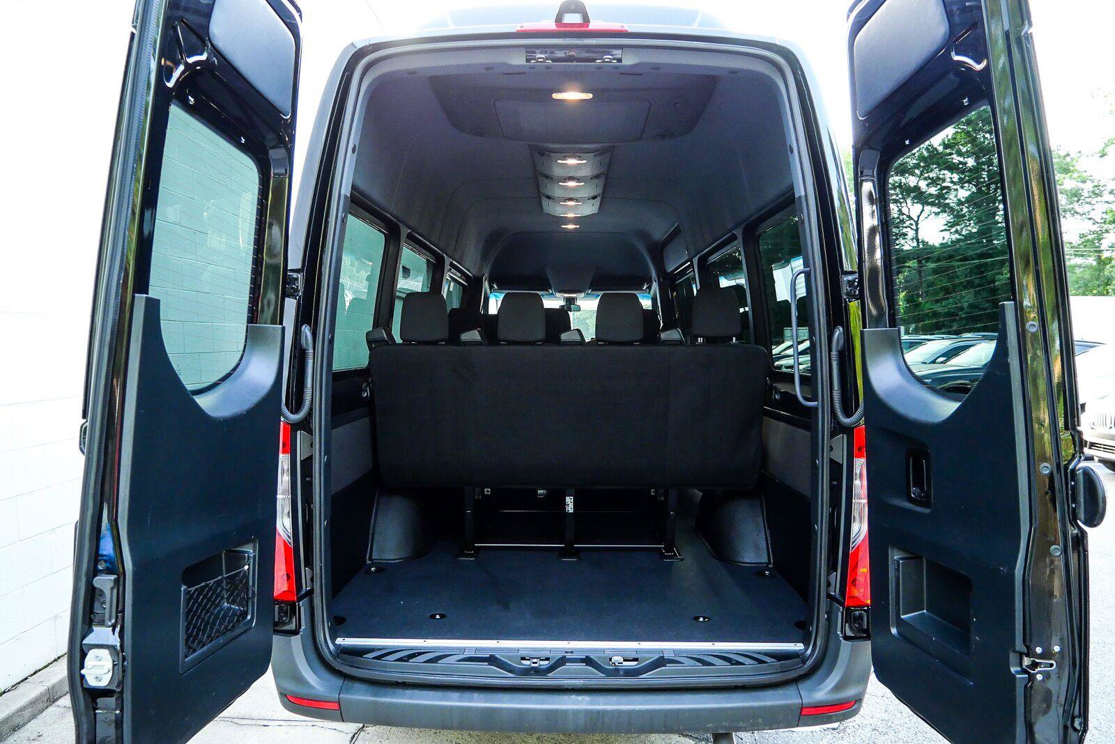 Used 2025 Mercedes-Benz Sprinter 2500 image 28