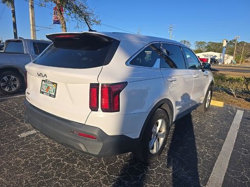 Certified 2023 Kia Sorento LX image 4