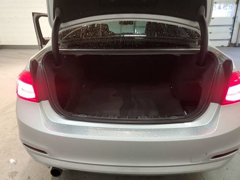 Used 2018 BMW 320i xDrive Sedan AWD/4WD image 24