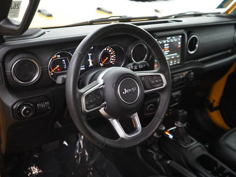 Used 2019 Jeep Wrangler Unlimited Sahara w/ Dual Top Group AWD/4WD image 19