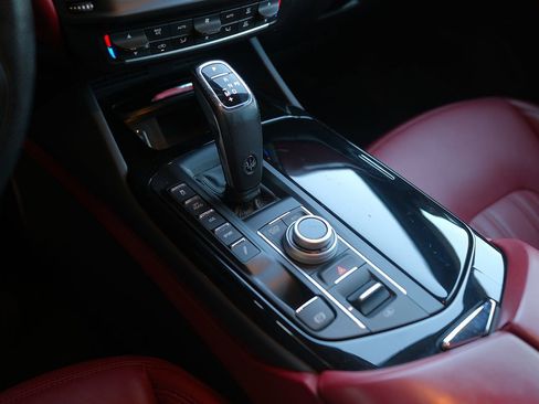 Used 2022 Maserati Levante Modena image 28