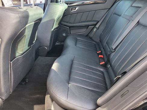 Used 2012 Mercedes-Benz E 550 4MATIC Sedan image 18