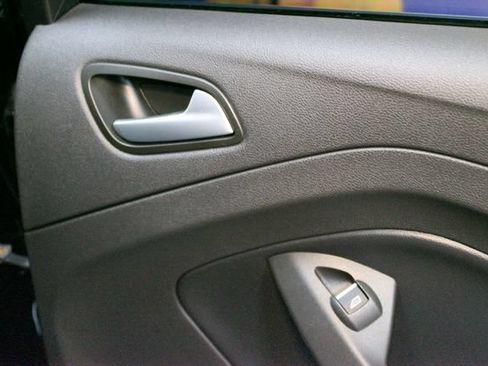 Used 2019 Ford Escape SE w/ Ford Safe & Smart Package FWD image 12