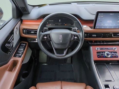 Used 2023 Lincoln Aviator Reserve w/ Equipment Group 201A image 15