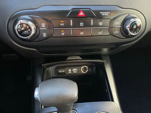 Used 2019 Kia Sorento LX image 18